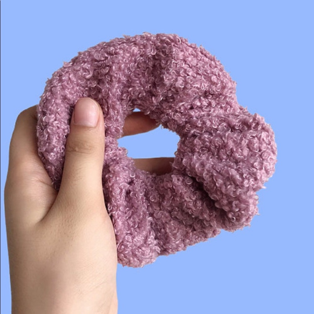 •Sneaky Scrunchies•